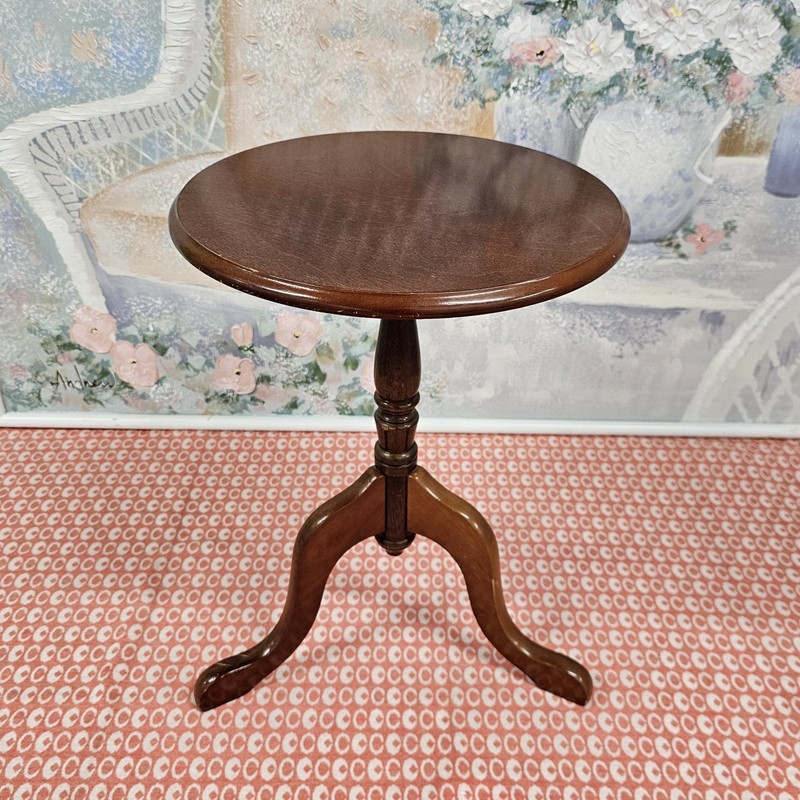 Bombay Co Mahogany Tripod Beveled Edge Round Top Wine / Side Table 20 3/4" Tall