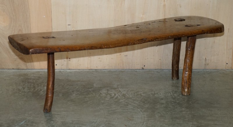 PRIMITIVE ANTIQUE 1740 SPANISH 18TH CENTURY THREE LEGGED BENCH OR COFFEE TABLE gallery