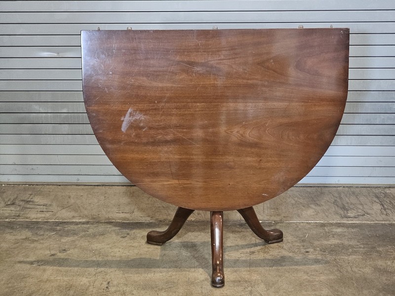 Kittinger Williamsburg Mahogany Three Pedestal Dining Table CW 66 65 gallery