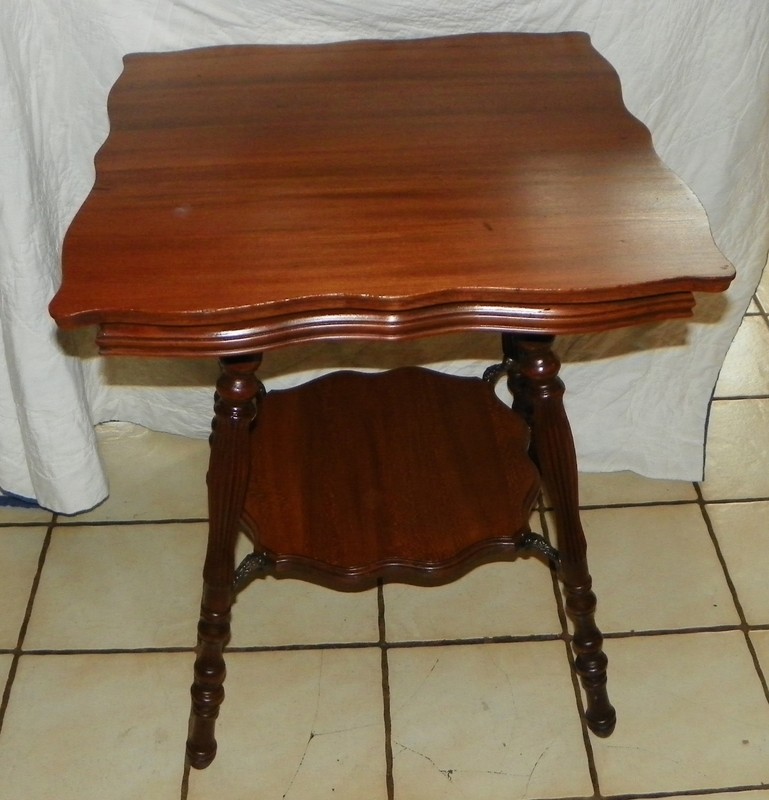Mahogany Lamp Table / Center Table (T254) gallery