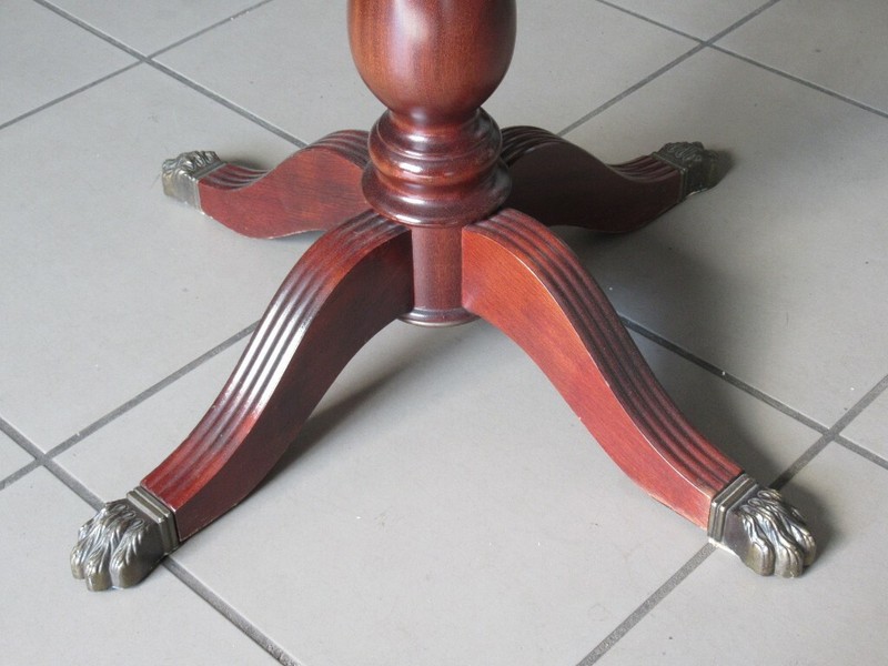 Vintage Elegant Table Small Table Wood Decoration English Paw Lion Xx Century gallery