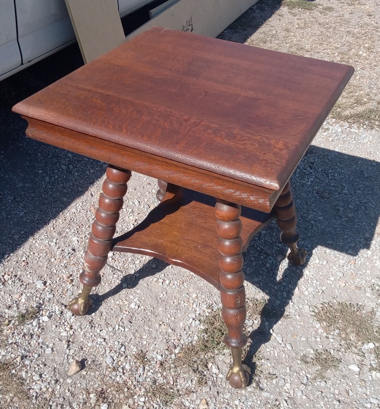 Solid Quartersawn Oak Merklen Parlor Table / Center Table (PRT148) gallery