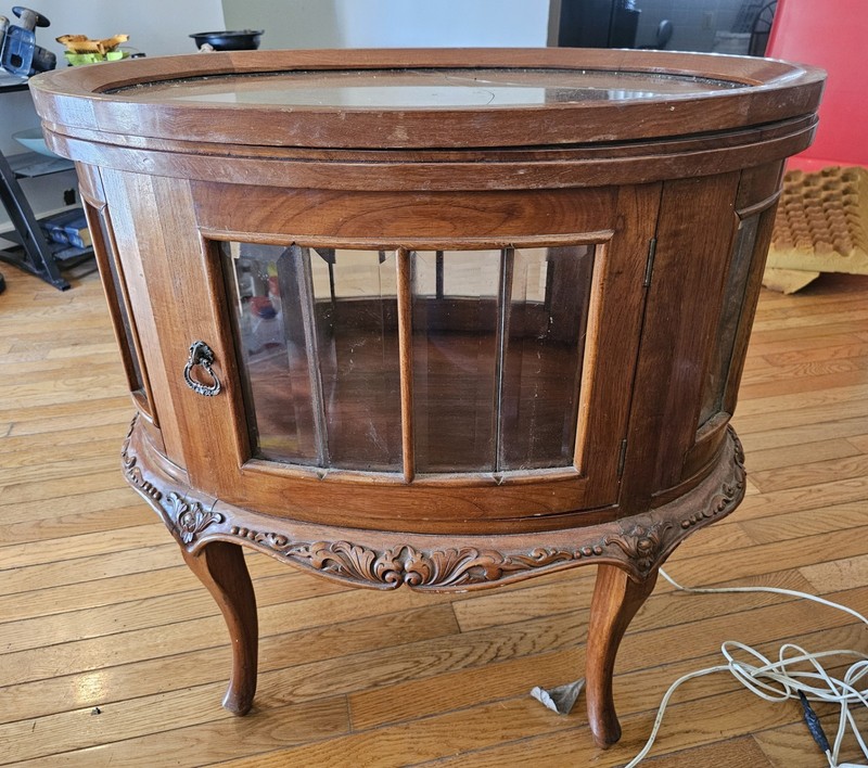 Vintage Queen Anne Style Oval Virtue Display Cabinet/End Table