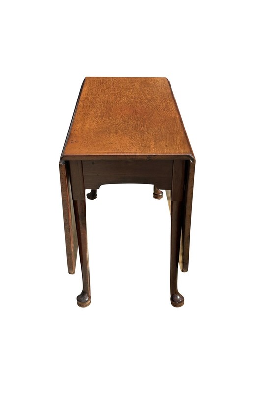 18TH CENTURY QUEEN ANNE BOSTON MAHOGANY DROPLEAF DINING TABLE CIRCA 1760 - 1780 gallery