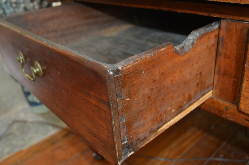 Pennsylvania Walnut Tavern Table C.1770-90 gallery
