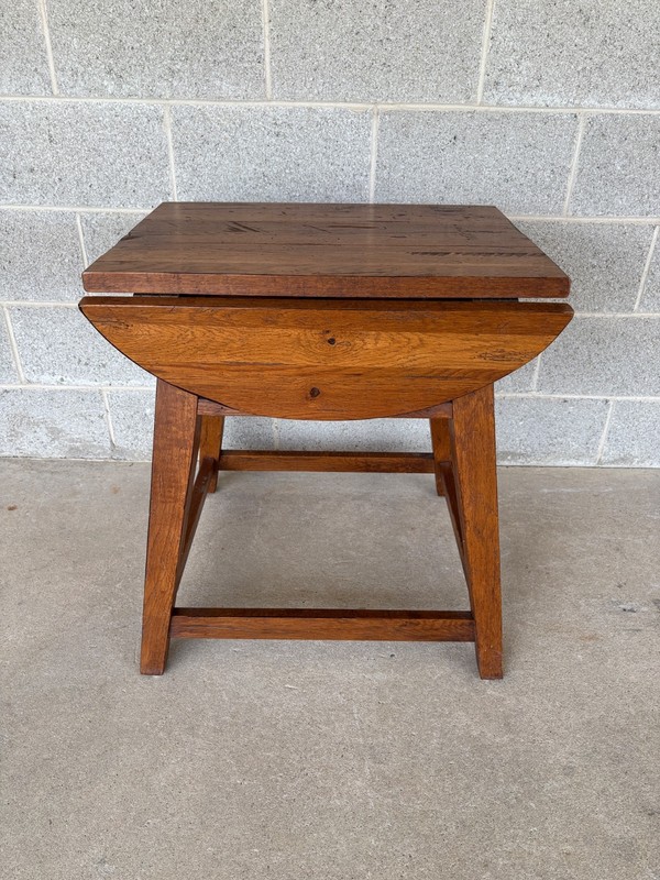 BROYHILL ATTIC HEIRLOOMS OAK SINGLE DRAWER SHAKER STYLE DROP LEAF SIDE TABLE gallery