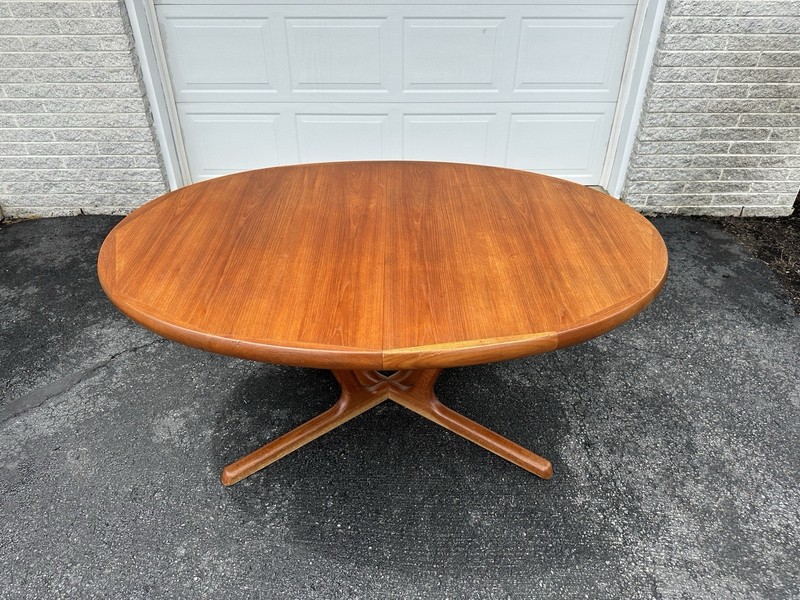 Mid-Century Danish Oval Teak Dining Table with 3 Leaves