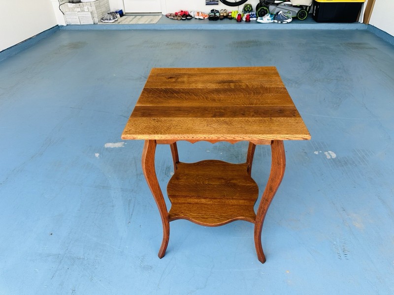 Beautiful Antique Quartersawn Tiger Oak 2-Tier Parkour Entry Way Lamp Table