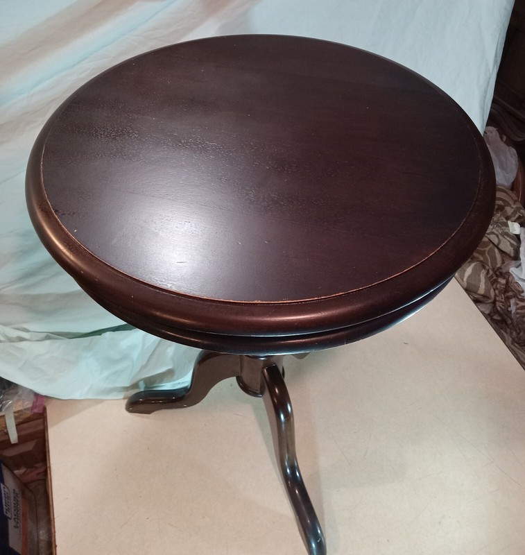 Round Mahogany Side Table / End Table (ET599) gallery