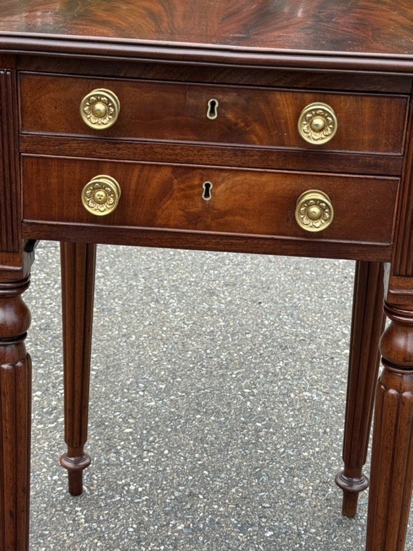 Authentic Period Sheraton table or stand in flame mahogany. American, circa 1820 gallery