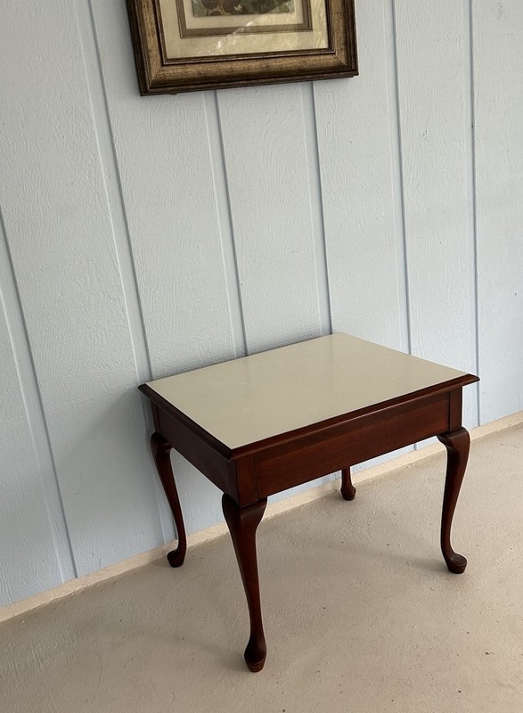 Oval Top Side/End Table-Vtg Oak Nightstand-Queen Anne Legs--Beautiful Wood Grain gallery