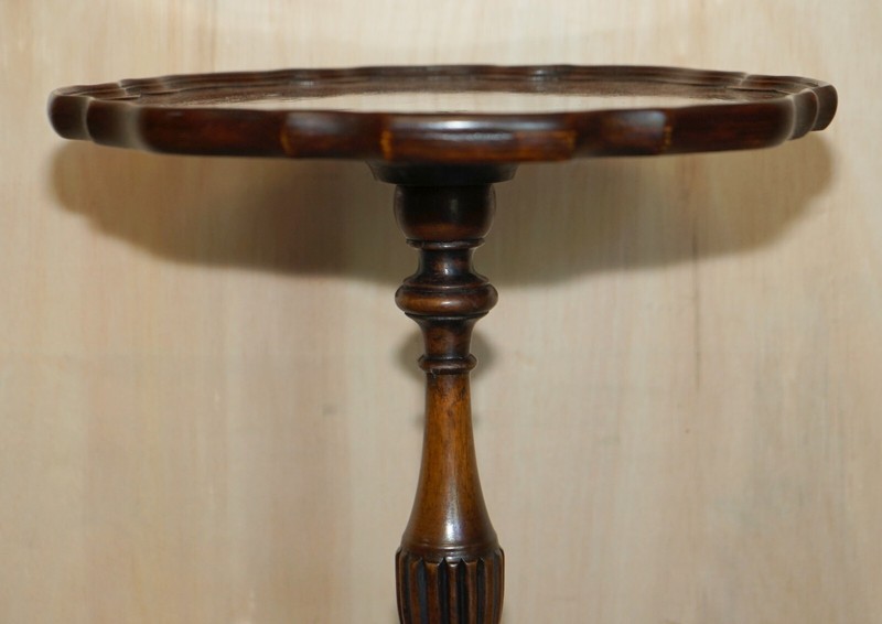 VINTAGE MAHOGANY CARVED LEGS PIE CRUST EDGE TRIPOD LAMP SIDE END WINE TABLE gallery