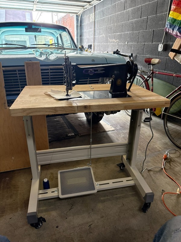 SINGER 114W103 BUTCHER BLOCK TABLE , STAND , 750W SERVO MOTOR COMPLETE SETUP gallery