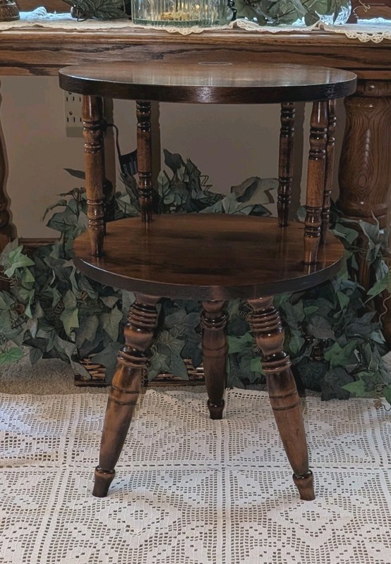 Vtg George B. Bent 2 Tier Maple Wood Round tri-leg Lamp End Table Night Stand