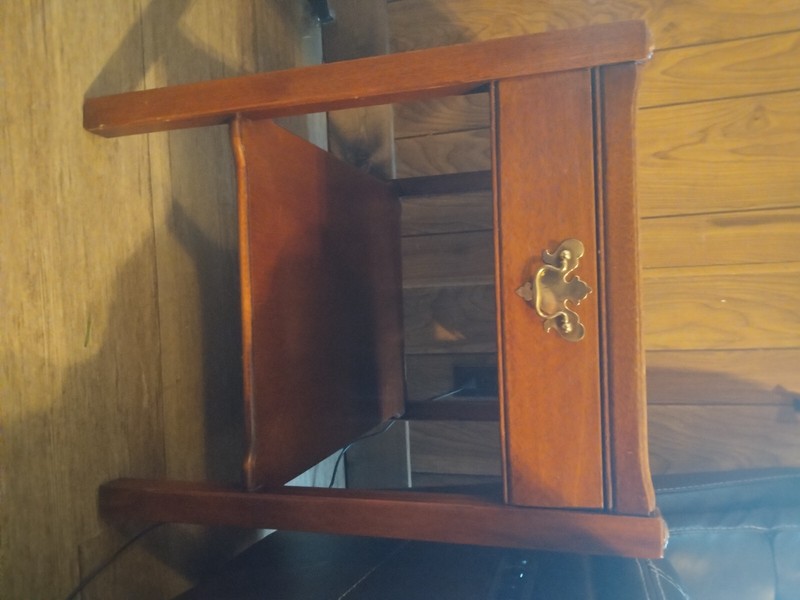 One single Hickory Chair Co James River Plantation Collection Side/End Table
