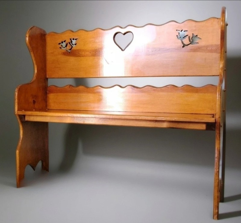 Handmade Solid Wood Small Entry Bench 41″ L Tulip Heart Cutout Plant Stand Table