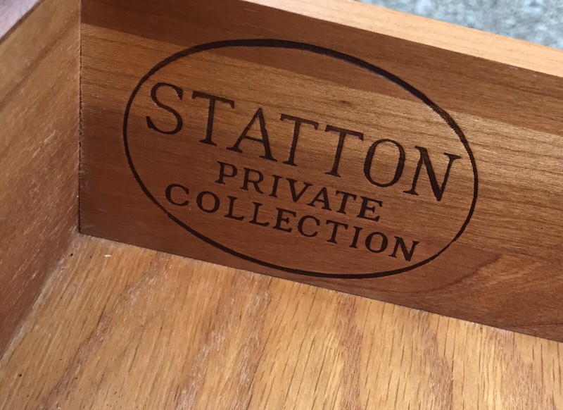 1980'S STATTON PRIVATE COLLECTION OXFORD ANTIQUE CHERRY 4 DRAWER TABLE gallery