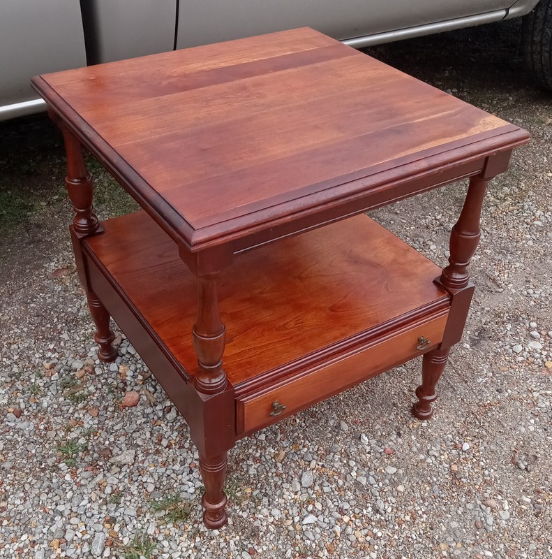 Cherry Mid Century End Table / Side Table by Pennsylvania House (ET519)