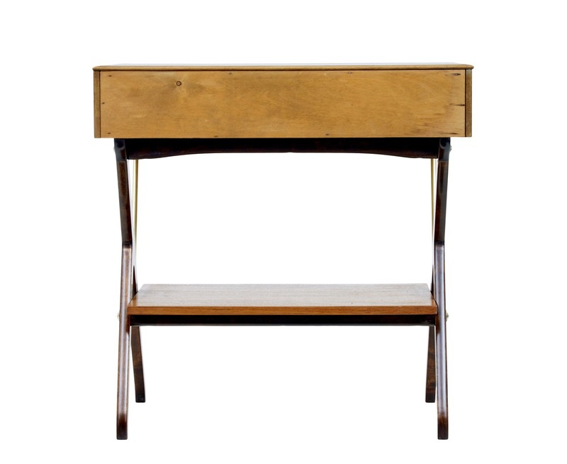 MID 20TH CENTURY SCANDINAVIAN MODERN TEAK SIDE TABLE gallery