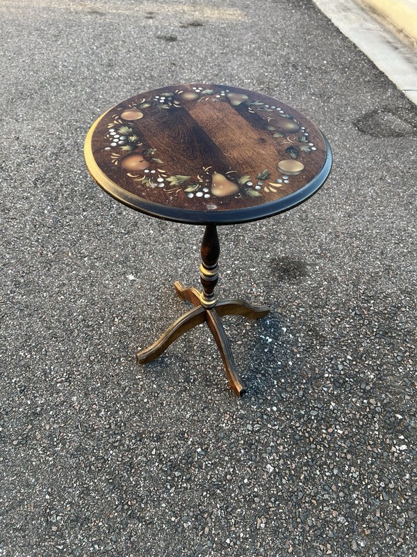 Vintage Round Stencil Flip Tip Top Table Length 22” Free Shipping