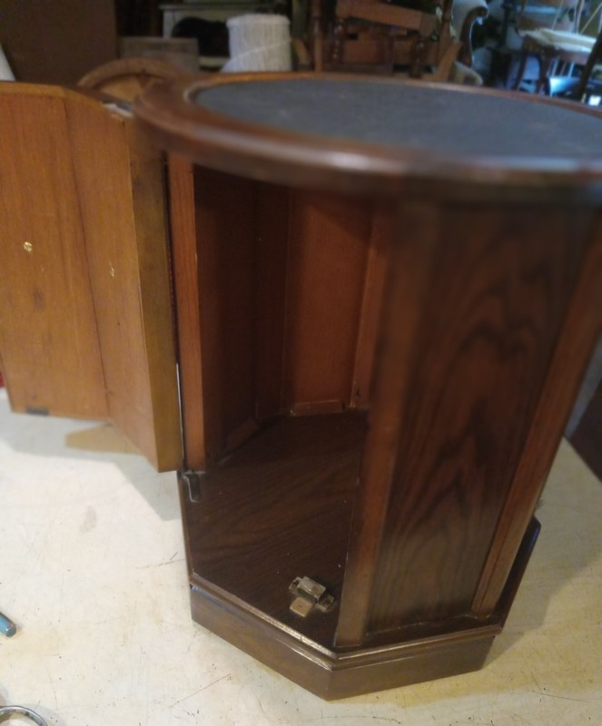 Mid Century Round Walnut Slate Top End Table / Side Table (ET782) gallery