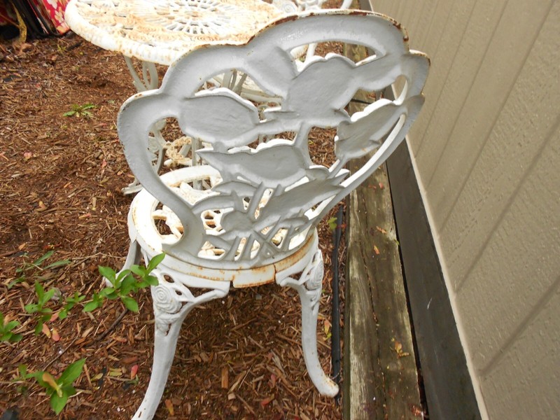 ANTIQUE ORIGINAL ORNATE CAST IRON ROSE PATTERN GARDEN TABLE 23x25in + 2 CHAIRS!! gallery