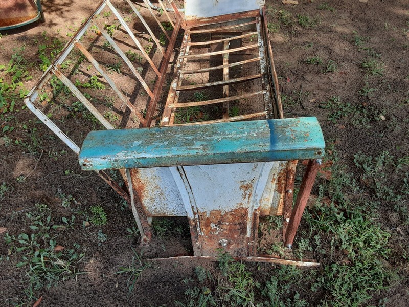 VINTAGE ANTIQUE METAL 3 PERSON GLIDER!! LOCAL PICKUP ONLY!! gallery