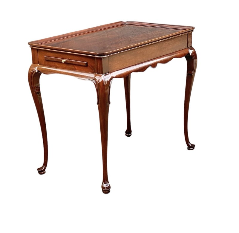EXCEPTIONAL QUEEN ANNE STYLE MAHOGANY TRAY TOP TEA TABLE BY COUNCILL CRAFTSMEN gallery
