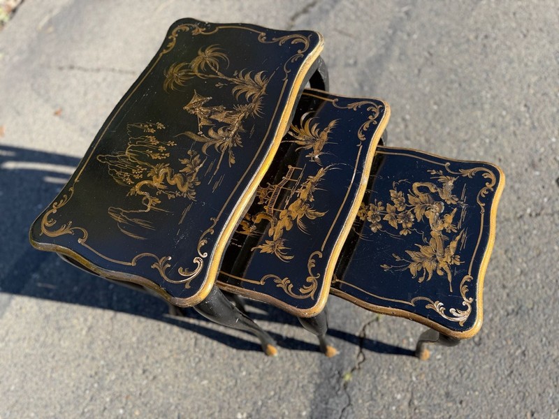 Vintage Mid-Century Chinoiserie Black Lacquer & Gilt Nesting Tables – Set of 3