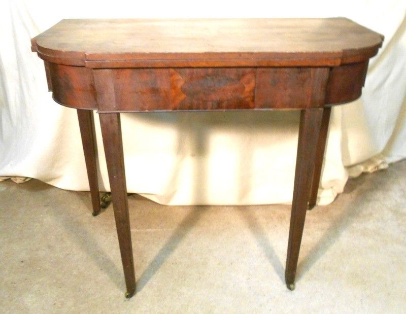 ANTIQUE AMERICAN HEPPLEWHITE MAHOGANY CARD TABLE WITH INLAID OVAL PANEL gallery