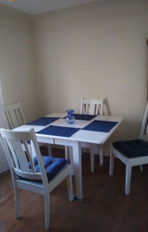 Amish Crafted White Drop Leaf Table and Four Chairs Excellent Condition