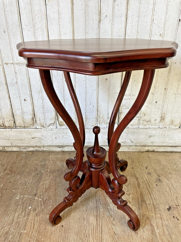 Vintage Victorian style Mahogany Table Octagonal lamp night stand center room