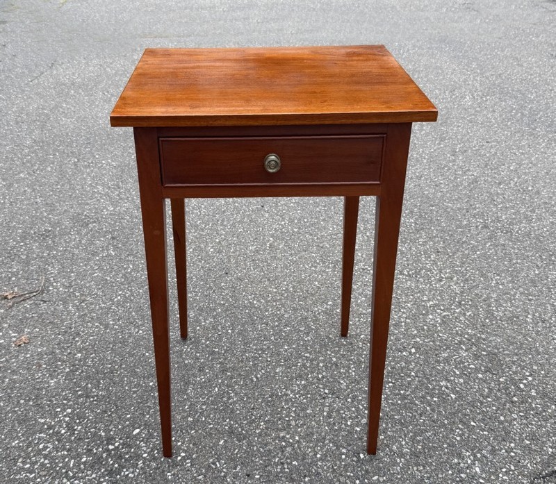 Eldred Wheeler American cherry end table. Williamsburg Hepplewhite 1790-1810