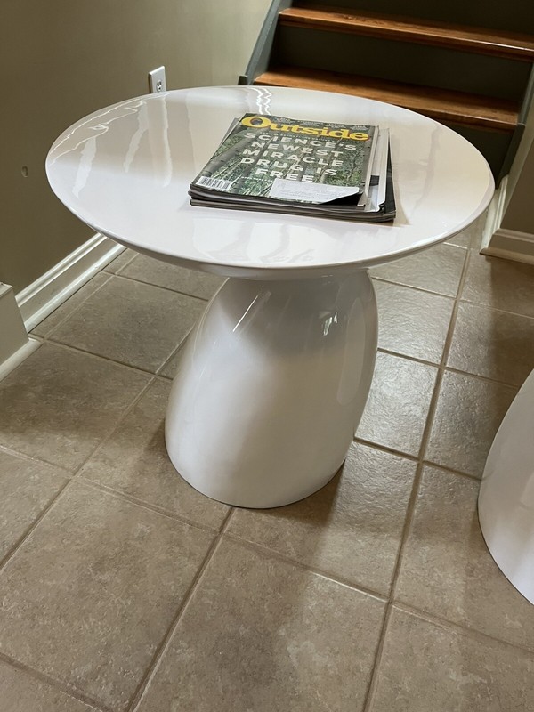 Pair Of MCM Small Parabel Table By Eero Aarnio In White Fiberglass gallery