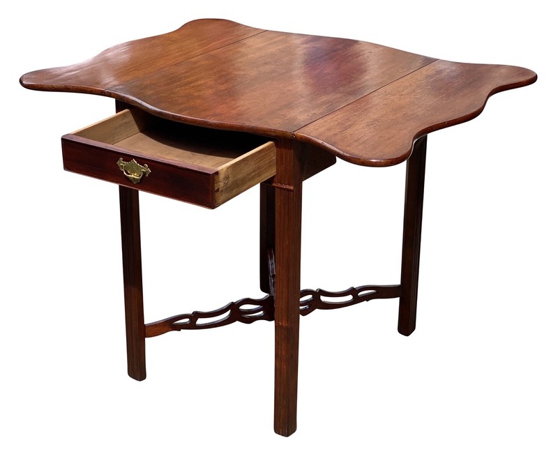 ANTIQUE CHIPPENDALE STYLE MAHOGANY DROP LEAF PEMBROKE TABLE WITH SERPENTINE TOP gallery