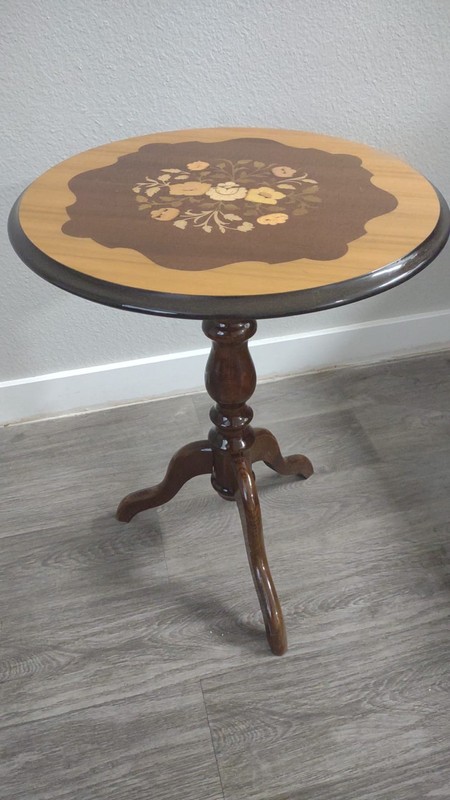 Vintage round Italian coffee table with marquetry inlay