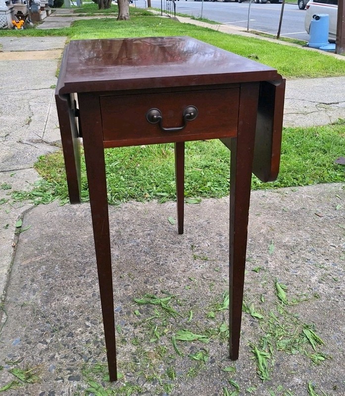 Antique Federal Mahogany Dropleaf Pembroke Table 1940’s