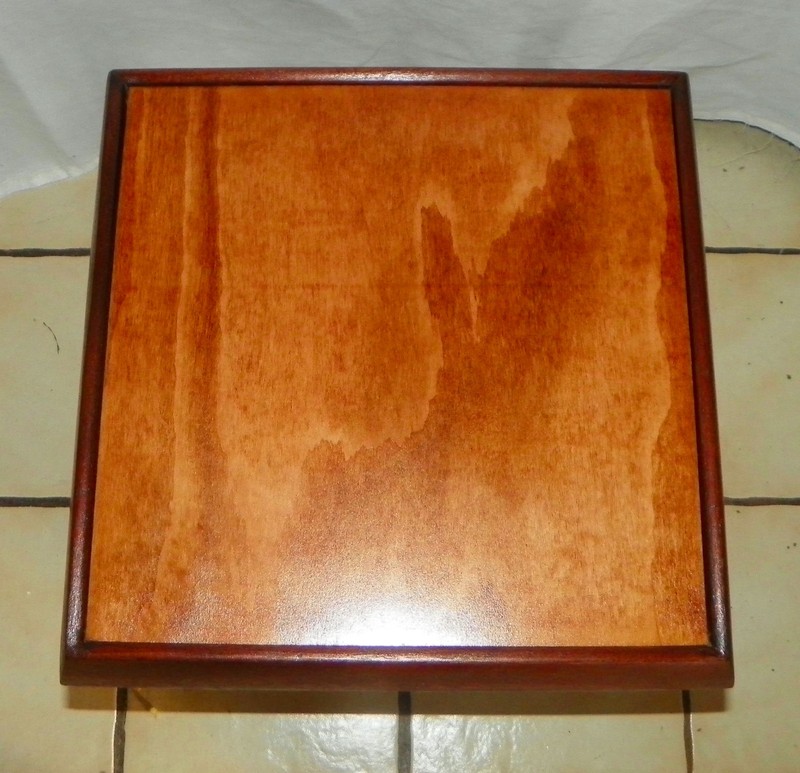 Small Mahogany & Maple End Table / Side Table (ET387) gallery