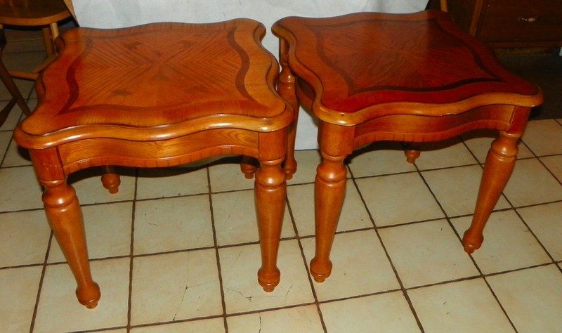Mahogany Oak Book Match Veneer Side Table / 1 Table (ET31)