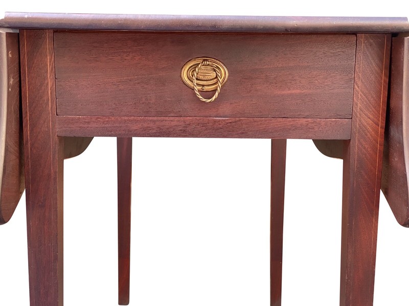 IMPORTANT ANTIQUE HEPPLEWHITE CONNECTICUT CHERRY INLAID DROPLEAF PEMBROKE TABLE gallery