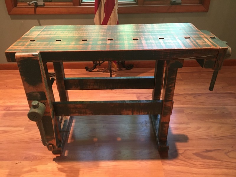 CHILD’S VINTAGE CARPENTER WORKBENCH