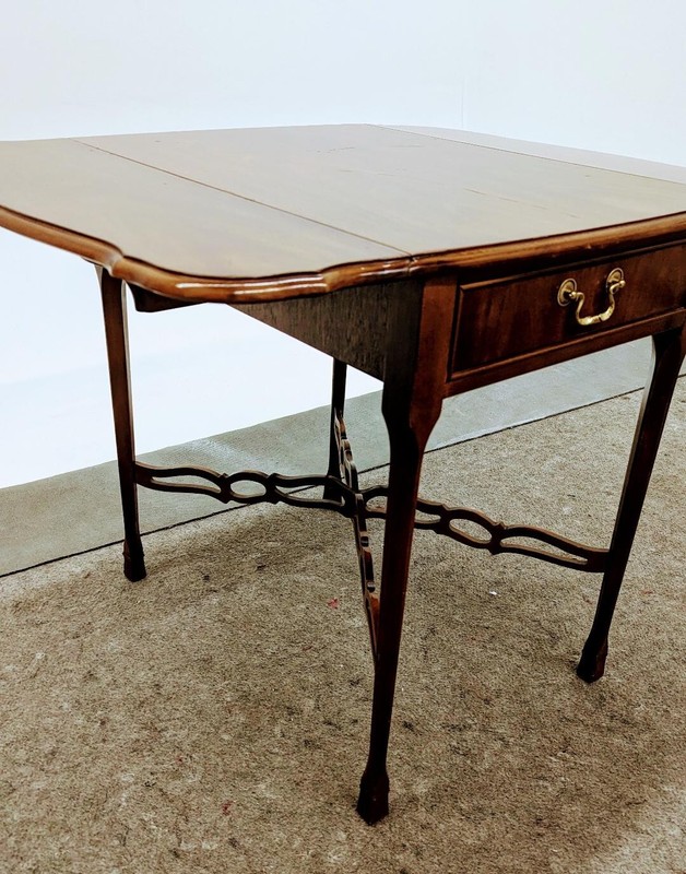 VINTAGE DREXEL HERITAGE CHIPPENDALE FLIP-TOP MAHOGANY TABLE gallery
