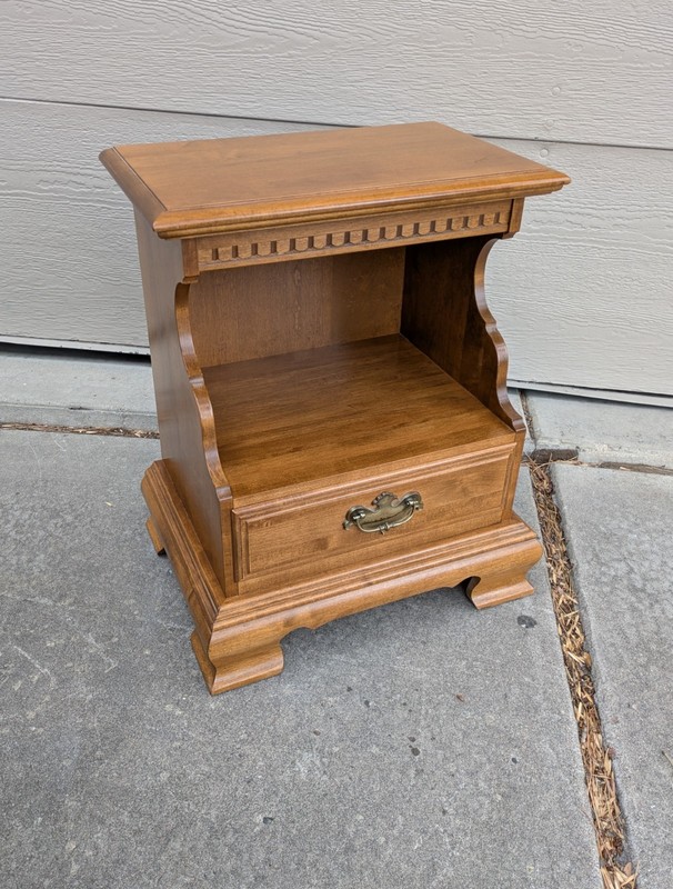 Vintage Ethan Allen Classic Manor Maple Wood End Table Nightstand 10-5206 gallery
