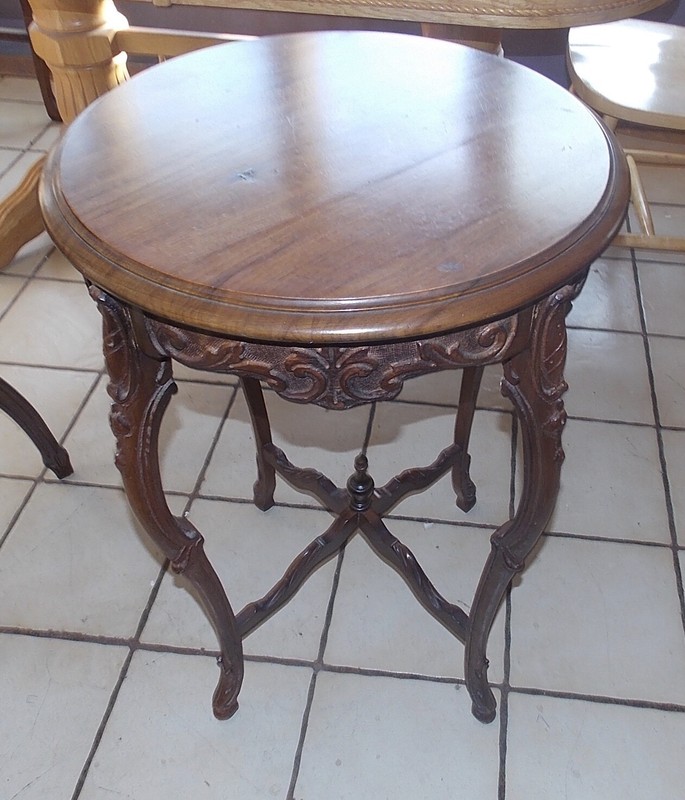 Walnut Carved Lamp Table / Parlor Table (PRT61)