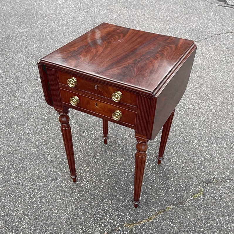 Authentic Period Sheraton table or stand in flame mahogany. American, circa 1820 gallery