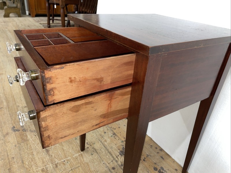 Vintage Mahogany 2 Drawer Table Nightstand lamp stand Glass knobs gallery