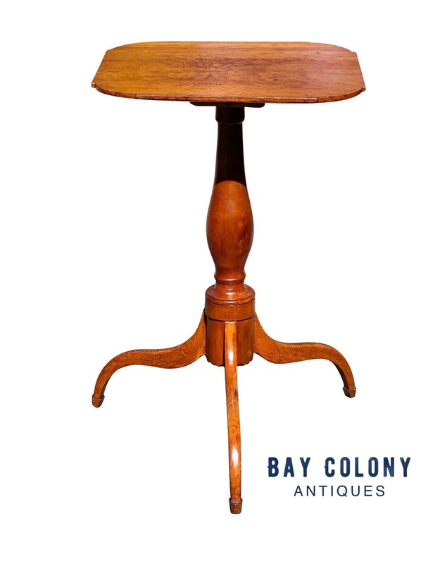 ANTIQUE FEDERAL PERIOD CHERRY CANDLESTAND / END TABLE WITH OVOLO TOP