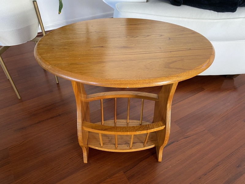 VTG MID CENTURY SOLID OAK OVAL SIDE TABLE W/BUILT IN MAGAZINE RACK