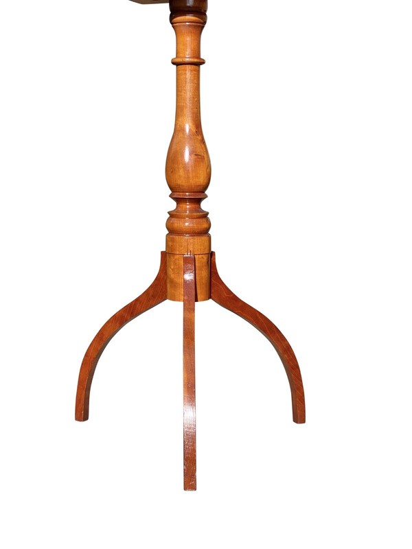 FEDERAL STYLE NEW ENGLAND CHERRY CANDLESTAND WITH RARE TRIPOD SPIDER LEGS gallery