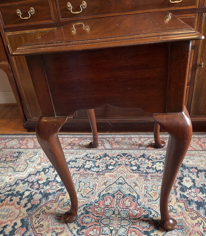 Henkel Harris Mahogany Queen Anne Night Stand or Side Table Finish 29 gallery